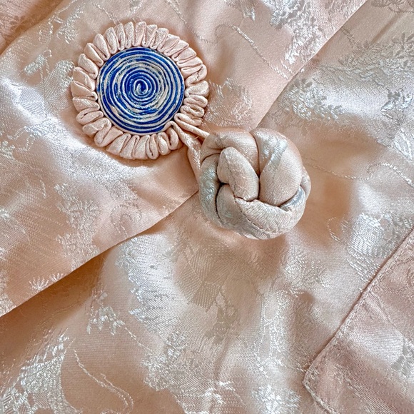 Vintage Peach Pink Asian Silk Embroidered Robe with Sash - Silk Lined Kimono - Picture 13 of 16